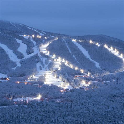 Sunday river me - Sunday River is primarily a ski and snowboarding resort mixed with some of the most fun and outrageous activities you can hope for in an outdoor adventure. The range has 139 trails covering 53 miles among 884 acres: Beginner Runs: 30%. Intermediate Runs: 36%. Advanced Runs (Black Diamond): 18%.